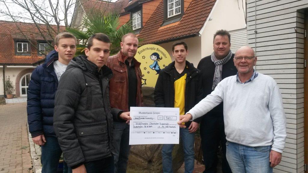 U19 des VfB Hassloch besucht Kinderhospiz Sterntaler
