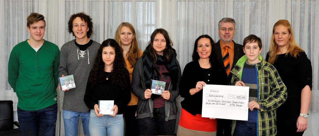 Hörspiel-Detektive des Hans-Purrmann-Gymnasiums spenden an das Kinderhospiz