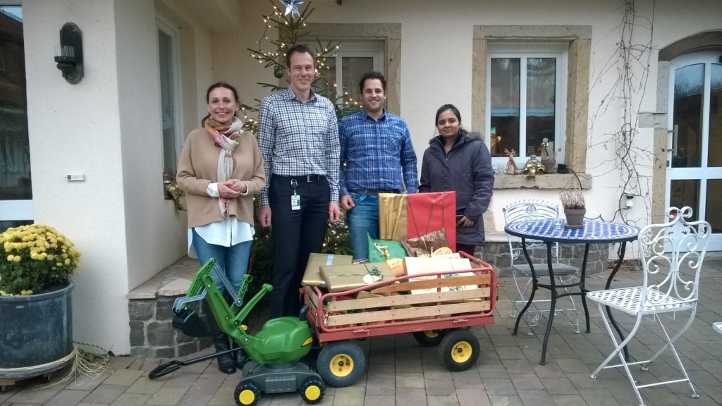 Die „Freude-Delegation“ des John Deere European Technology Innovation Center Kaiserslautern beschenkt die Sterntaler