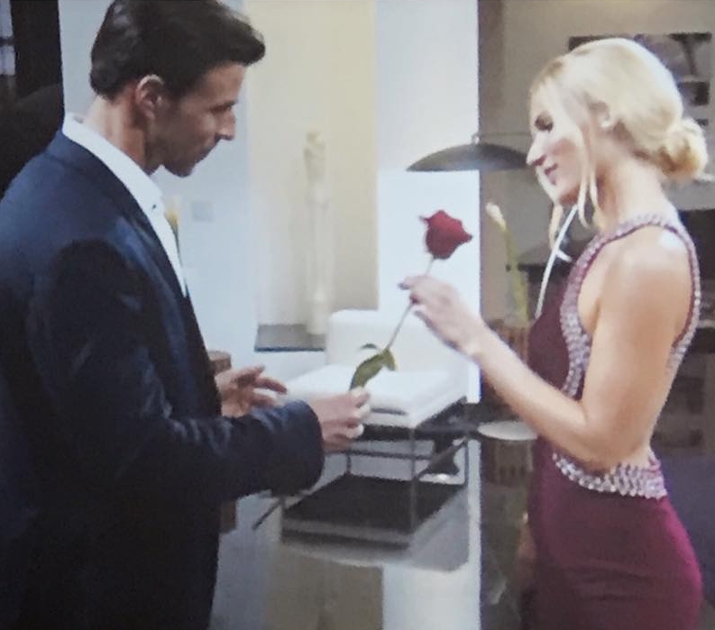 Erlös aus der Versteigerung von meinem roten Bachelor Kleid