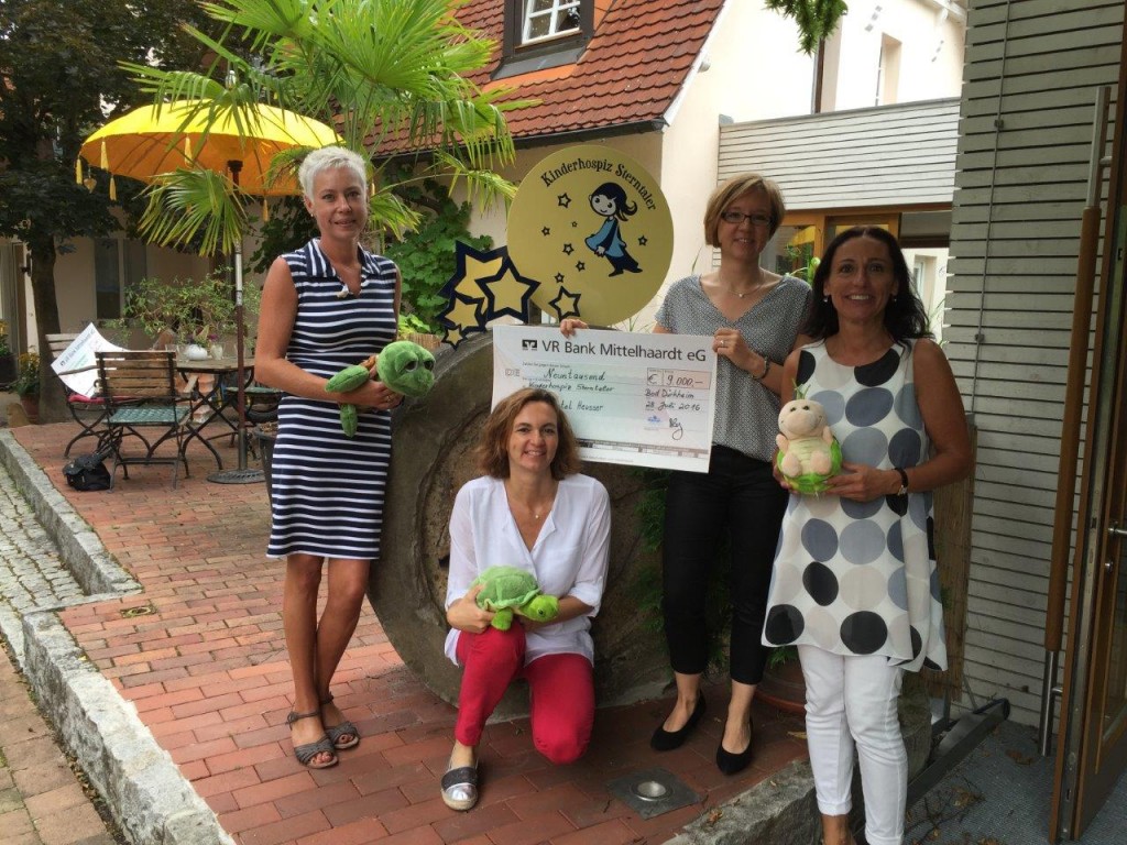 Das Gartenhotel Heusser spendet 9000 Euro an das Kinderhospiz Sterntaler
