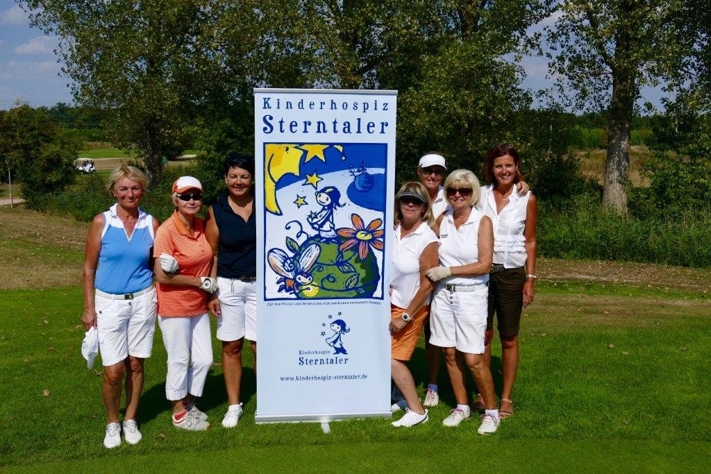 Golfladies spielen für die Sterntaler