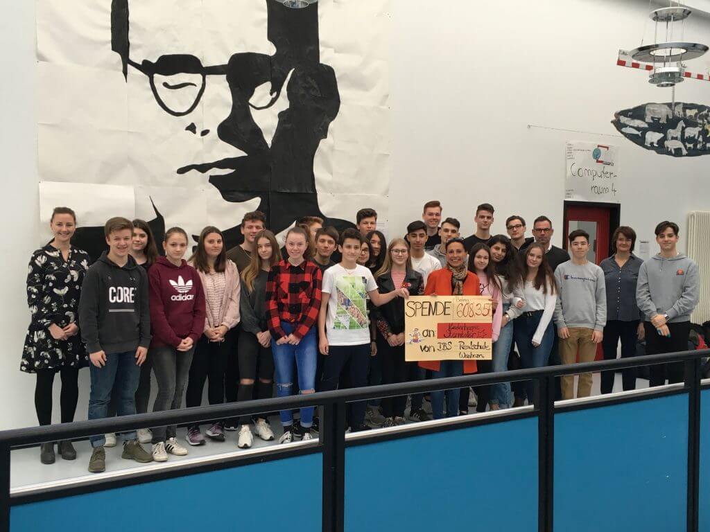 Die 9. Klasse der Dietrich-Bonhoeffer-Realschule Weinheim sammelt Spenden beim Charity Lauf
