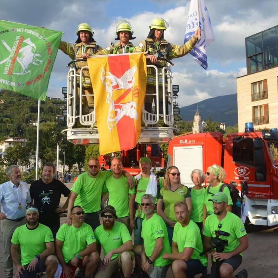 Triumphaler Einzug der Sterntaler-Botschafter in Meran