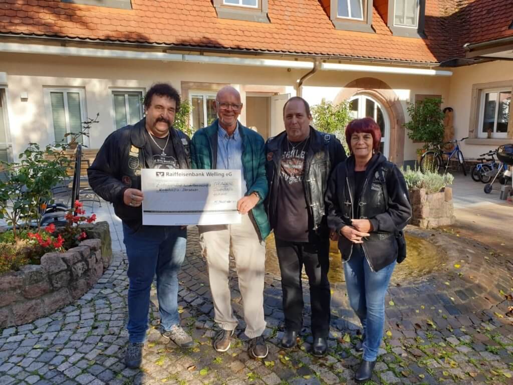 MC Power Wheel e.V. übergibt Spende beim Besuch des Kinderhospizes
