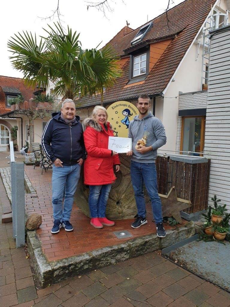 Karinna und Bernd Jung übergeben Spende an Kinderhospiz Sterntaler