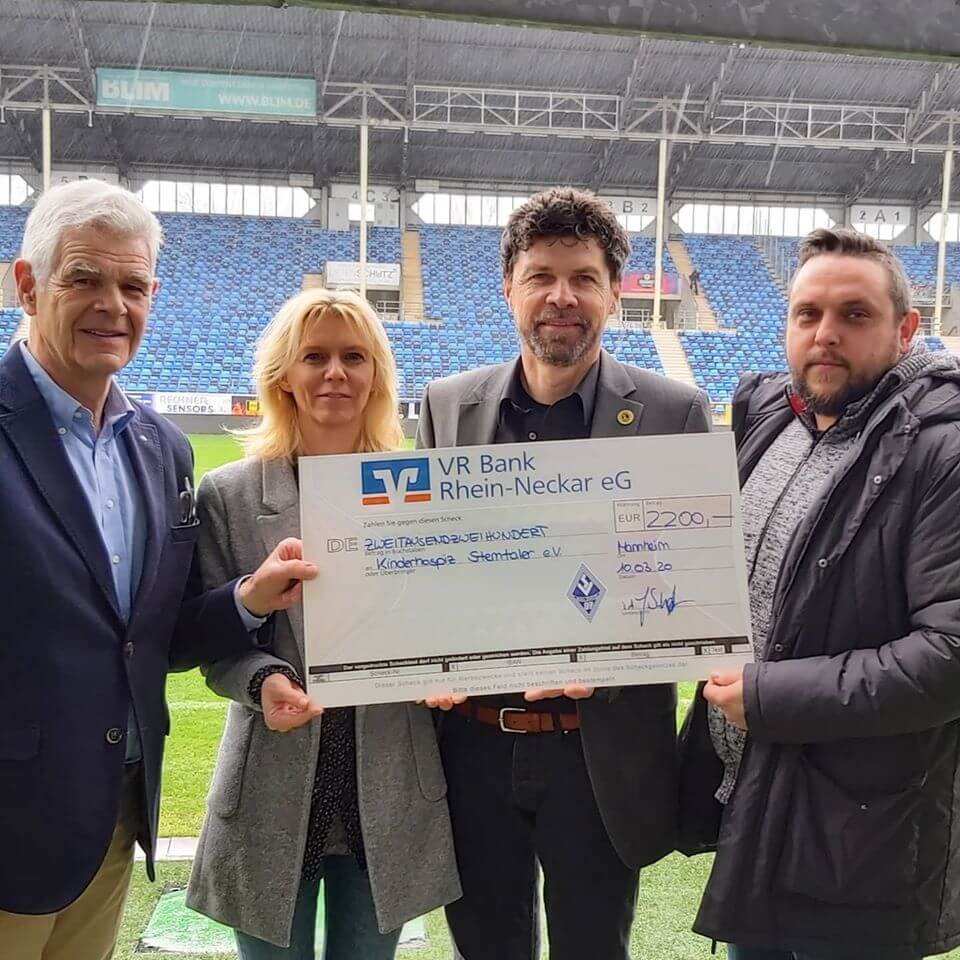 Spendenübergabe im Carl-Benz-Stadion an das Kinderhospiz Sterntaler