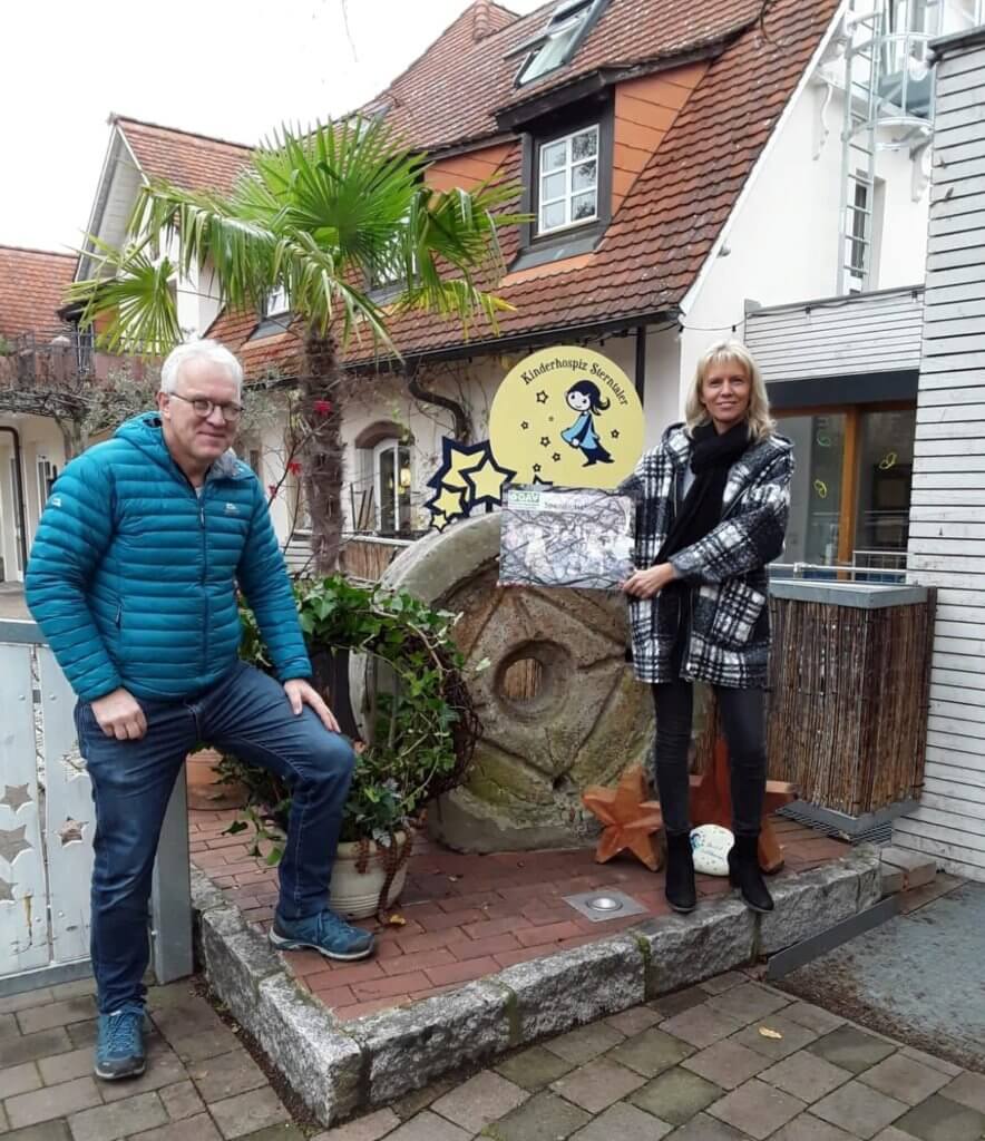Spendenübergabe aus Vortrag mit Thomas Huber an Kinderhospiz Sterntaler