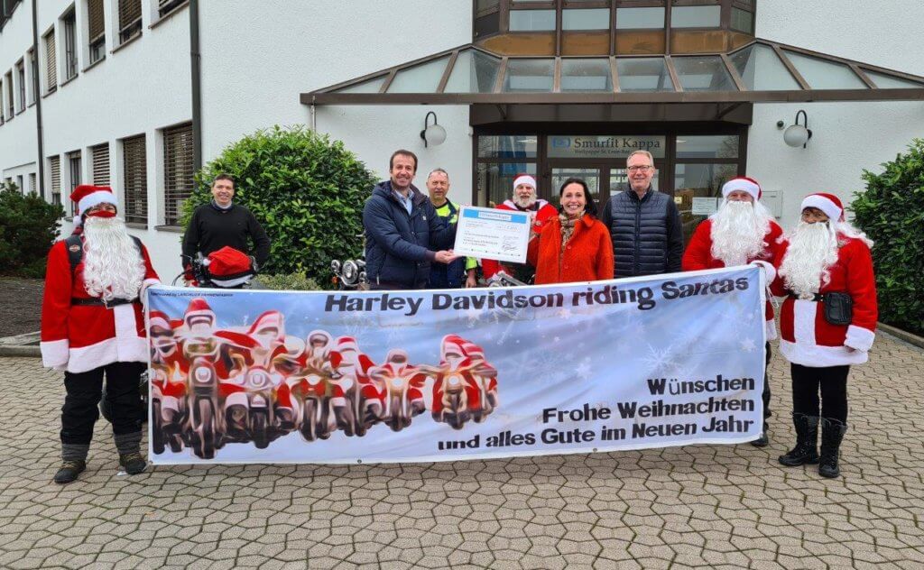 Spenden statt Geschenke – Smurfit Kappa übergibt Spende an die Santas