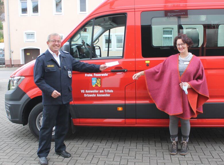 Freiwillige Feuerwehr der Verbandsgemeinde Annweiler am Trifels spendet an das Kinderhospiz Sterntaler