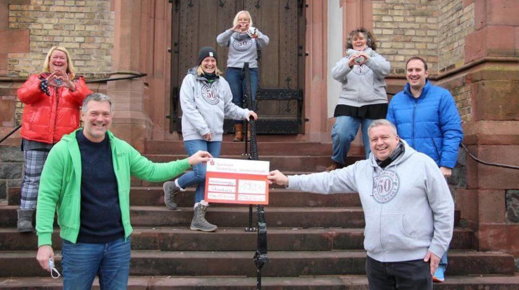 Jubiläum – Jahrgang feiert 50. Geburtstag mit einer Spende an Sterntaler