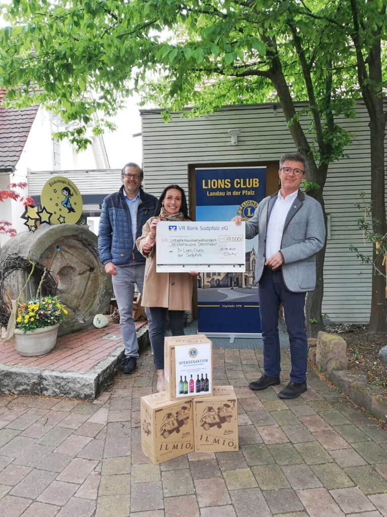 Große Spende der 9 Lions Clubs der Zone Südpfalz an Sterntaler