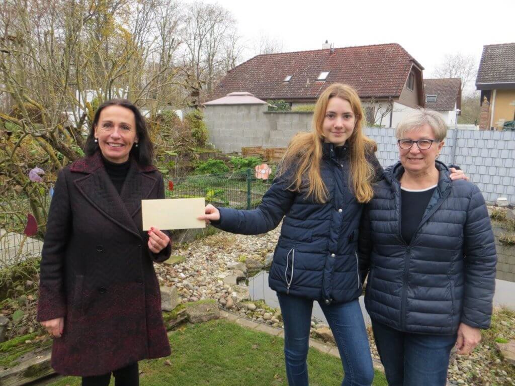 Rheinhäuser Hobbykünstler übergeben Spende an Kinderhospiz