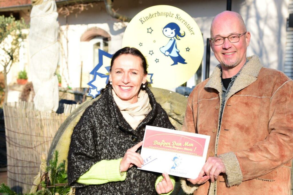 Bluegrassband Dapper Dan Men übergibt Spende an Kinderhospiz Sterntaler