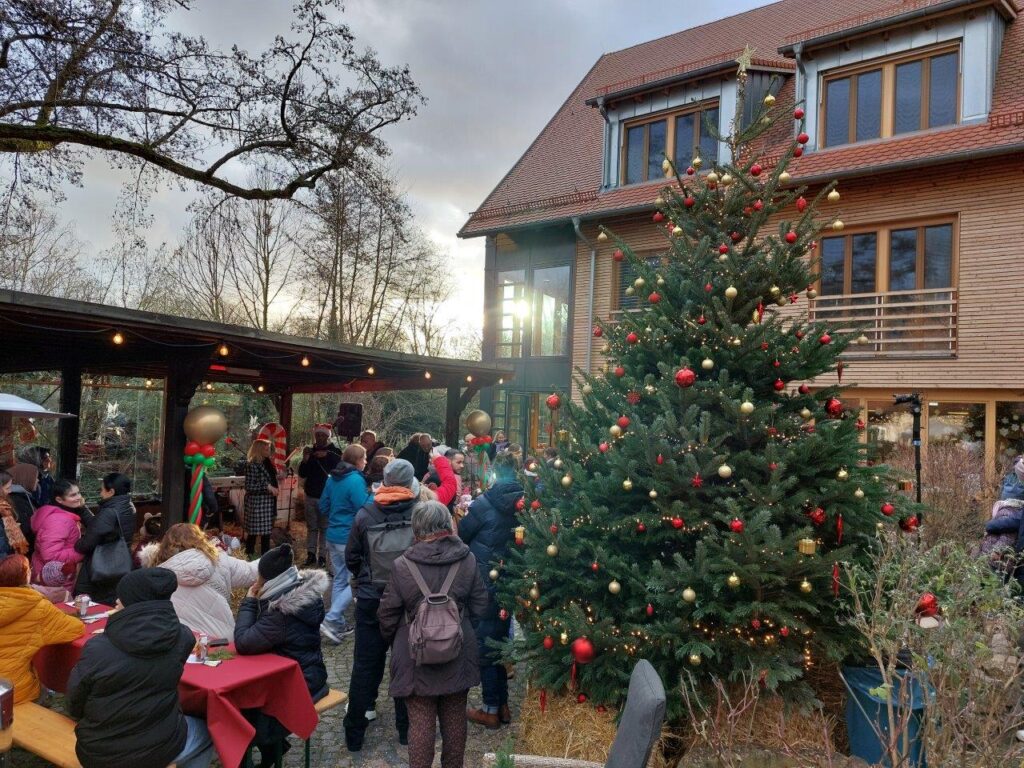 Frohe Weihnachten und einen guten Start ins neue hoffnungsreiche Jahr