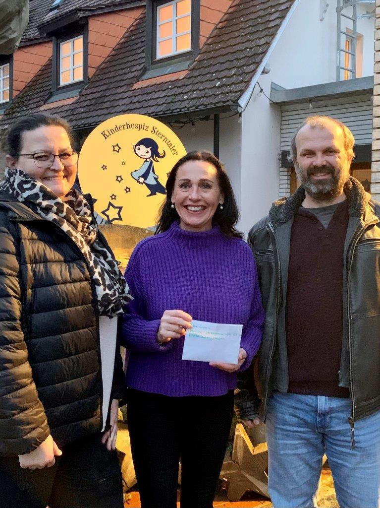 Tante Christine und Onkel Arnold Simon besuchen das Kinderhospiz zur Spendenübergabe