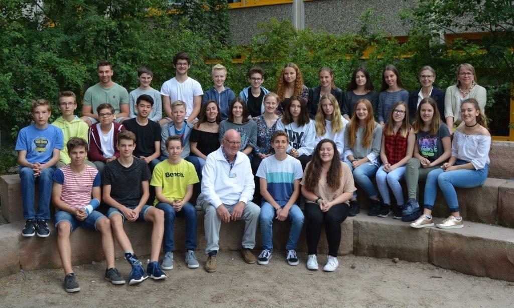 Kuchenverkauf der Klasse 9b zugunsten des Kinderhospizes