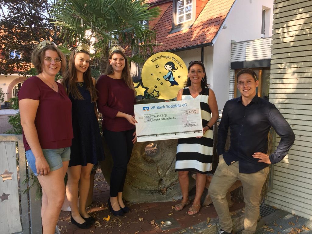 Spendenübergabe der Neustadter Weinhoheiten an das Kinderhospiz Sterntaler