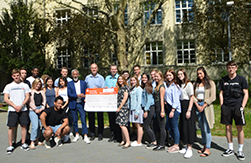 Schüler der Berufsbildenden Schule Wirtschaft 1 aus Ludwigshafen engagieren sich für das Kinderhospiz Sterntaler